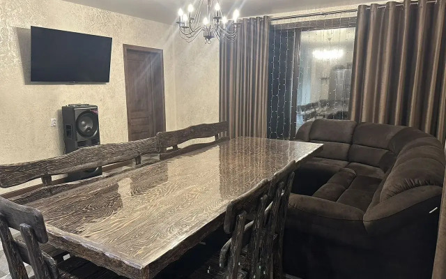 Private house Dvukhetazhny