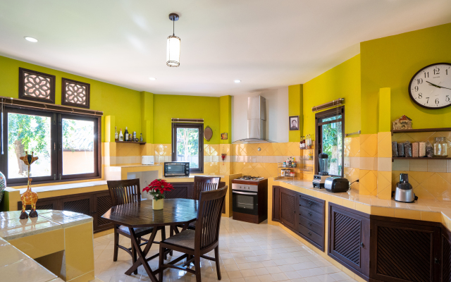 Big Pool with Terrace and Parking near Big Buddha Villa	