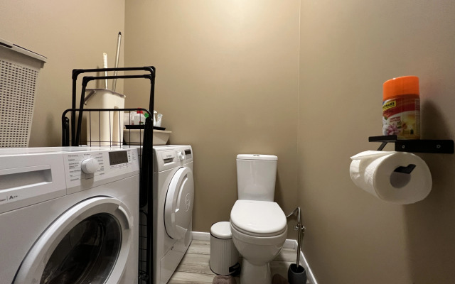 Uyutnoye gnezdyshko na Zapadnom plyazhe Baltiki Flat