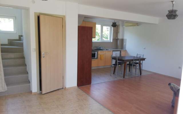 Miranis Houses Guest House