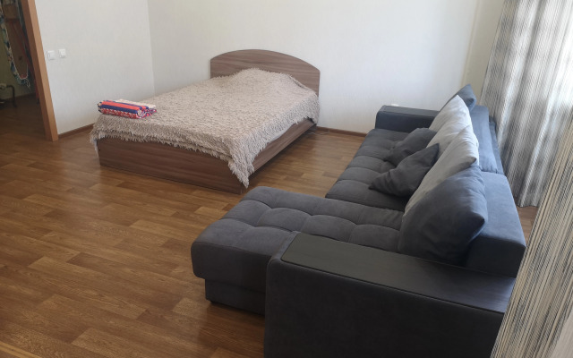 Uyutnaya, Chistaya Studiya na Druzhbe Narodov Apartments