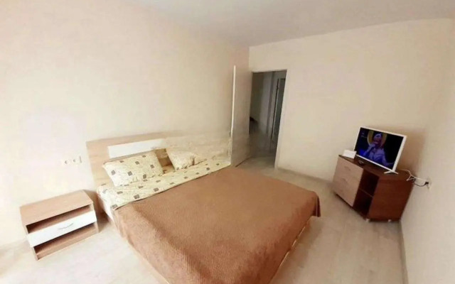 Na Ul. Khimikov, 12a Flat