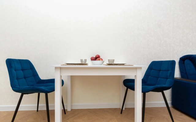 37m s Krovatyu i Divanom Apartment