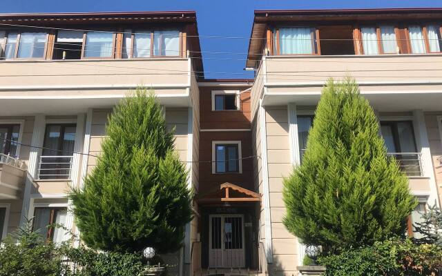 Uyutnaya kvartira u Mramornogo morya Flat