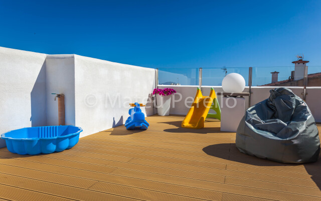 Obelisc Apartments