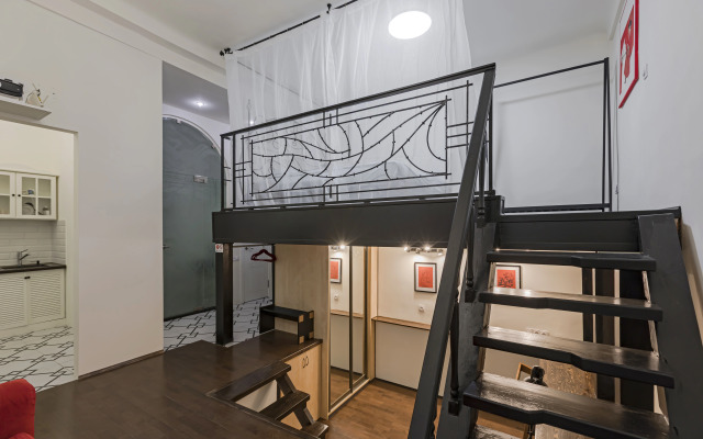 Flat Dvukhurovnevaya V Tsentre Goroda