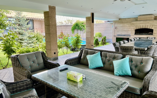 Luxury Villa With Pool and Jacuzzi