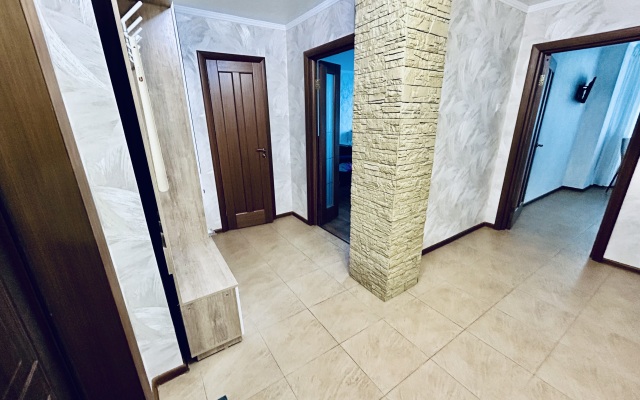 Квартира Уютная просторная однушка (55кв.) с АЛИСОЙ