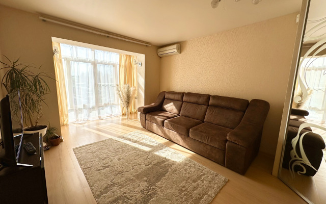 Квартира Хрустальная 37к1