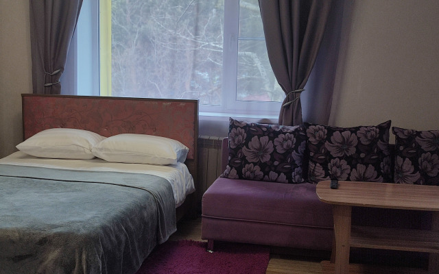 Studiya v fioletovykh tonakh Flat