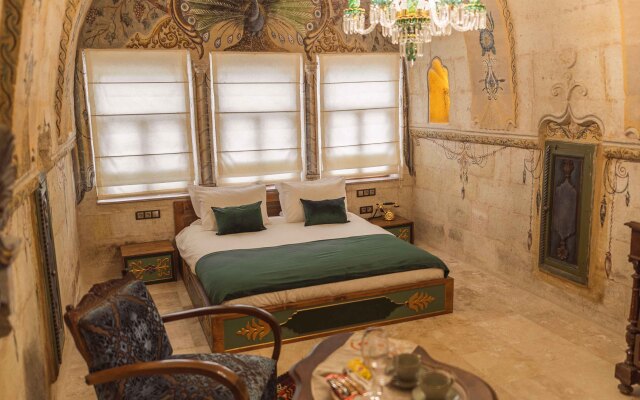 Solo Cave Suites Hotel