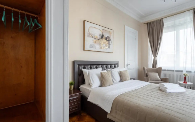 Apartments Uluchshennye S Dvumya Spalnyami I Balkonom