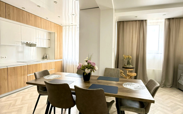 na Komsomolskoy Flat