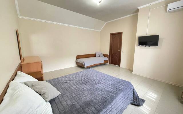 Zhemchuzhinka Guest House