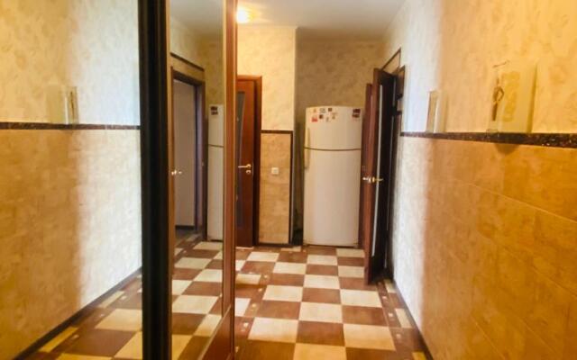 V Tsentre Na Ul. Tkachenko 1/75 Flat