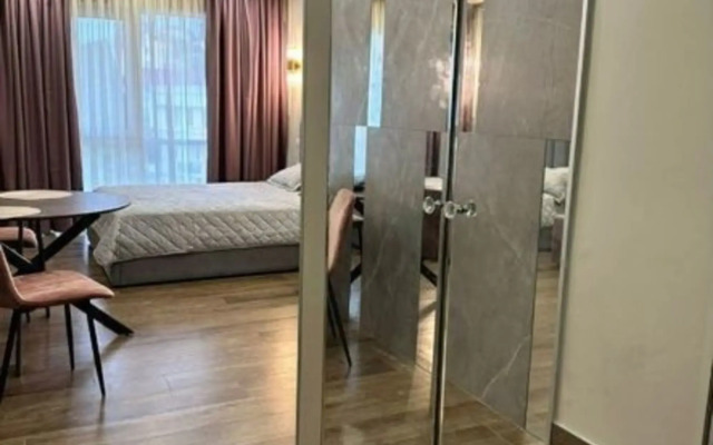 Na Ulitse Uchitelskoy 5 Flat