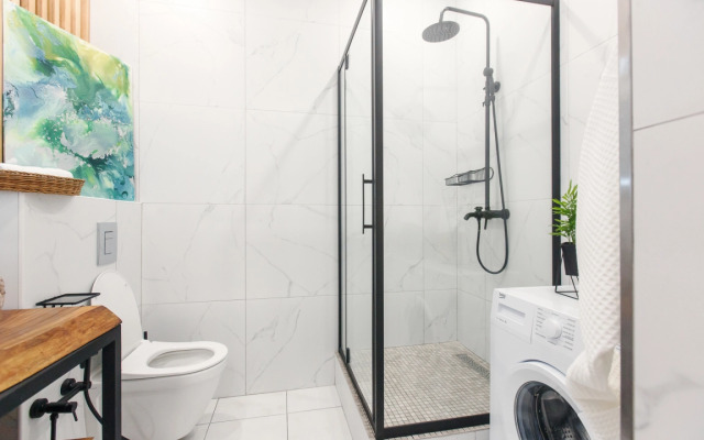 Uluchshennye s Krovatyu i Divanom v Istoricheskom Centre 37m Apartments
