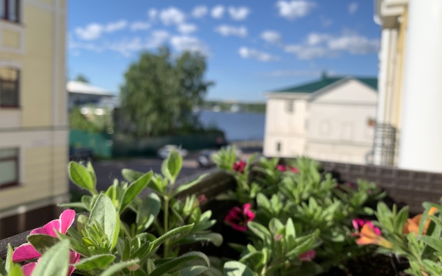 Yunior na naberegnoy Apartments
