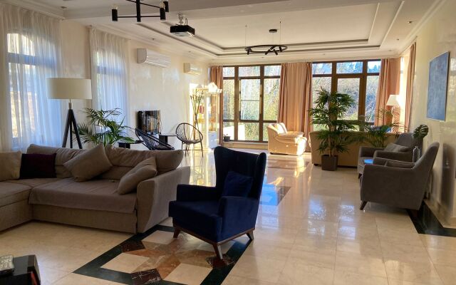 Kolizey Guest House