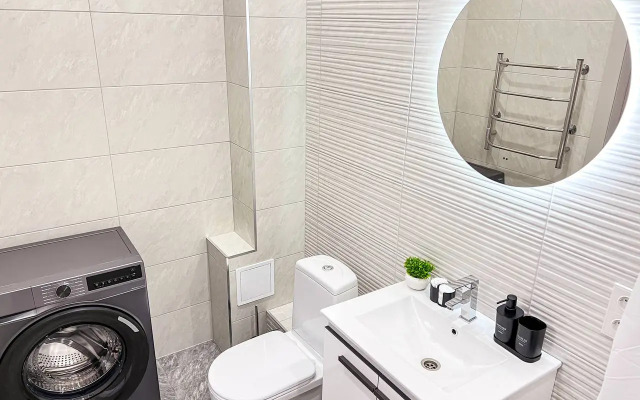 Ryadom S Naberezhnoy Flat
