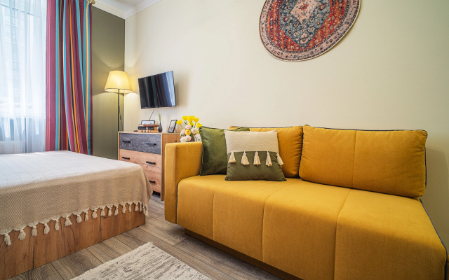 Kranc v starinnom stile vozle Ozera Apartments