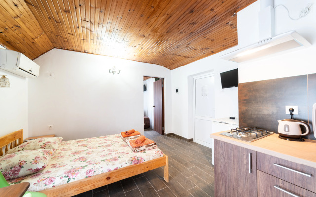 Yuzhny Guest House