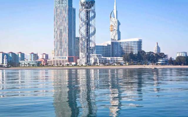 Na beregu morya Porta Batumi Tower Aparthotel
