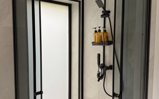 Частный дом в окружении леса с сауной