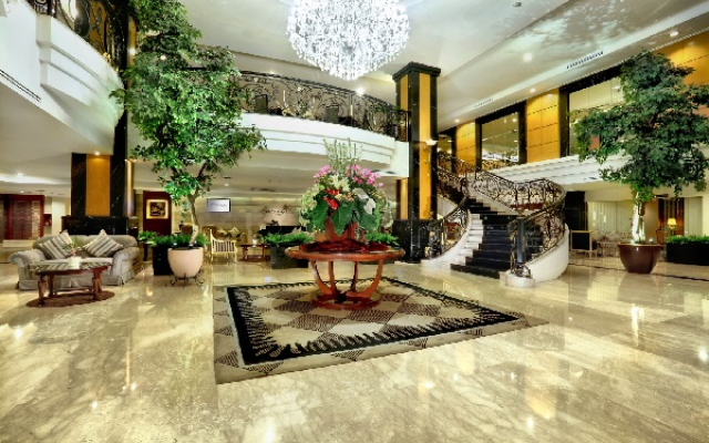 Aston Tropicana Hotel