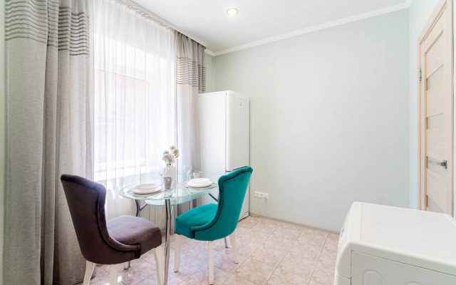 Sovremennaya, Prostornaya S Konditsionerom Flat