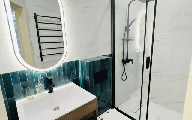 S Balkonom I Basseynom Na Territorii Apartments