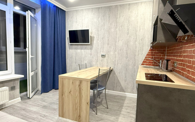 Uyutnaya Studiya Ryadom S Mostom Vlyublennykh Flat