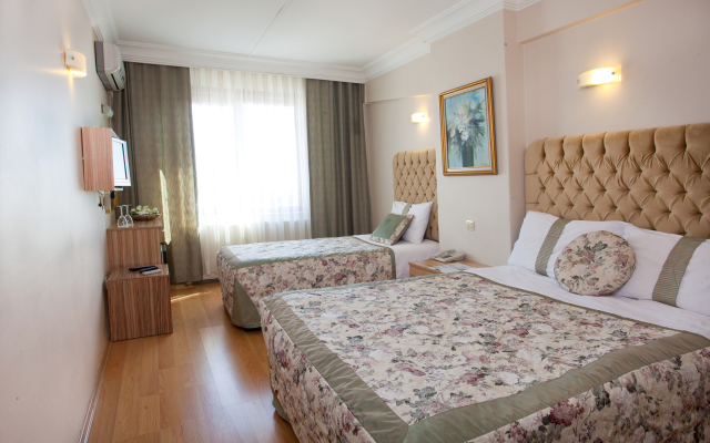 Grand Ant Hotel