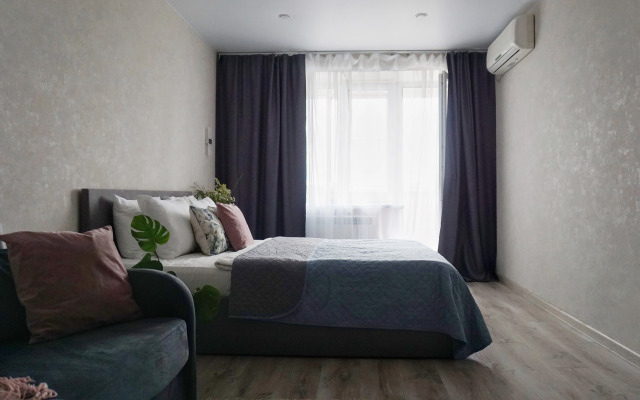 Schastlivaya S Vidom Na Lavru Flat