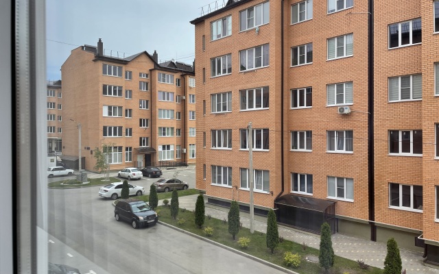 V Novom Rayone S Zakrytoy Territoriey Flat