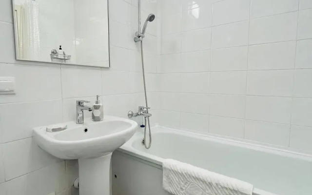 Kvartira Uyutnaya 2-kh Komnatnaya V Novom Dome V 3-kh Minutah Ot Metro Zyuzino Flat