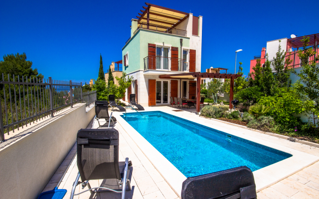 Zora Villa
