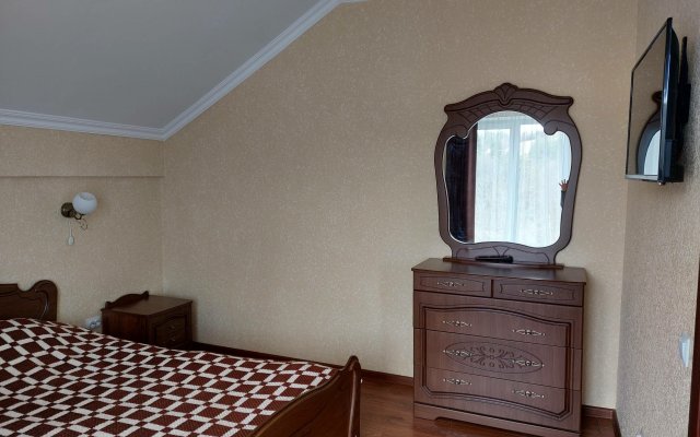 U Steklyannoy Strui Guest House