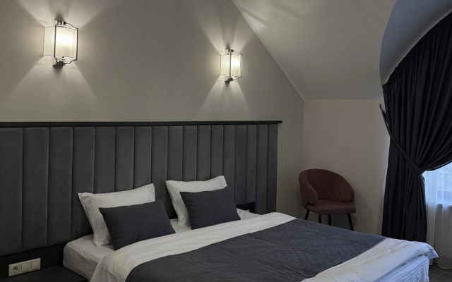 Отель Саксония