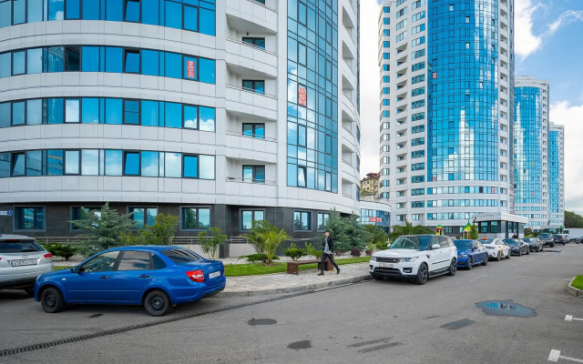 Simfoniya Morskaya-2 s 2 san.uzlami, proektorom na balkone, bassejnom na territorii Apartments