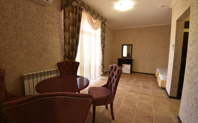 Zamok Azov Hotel