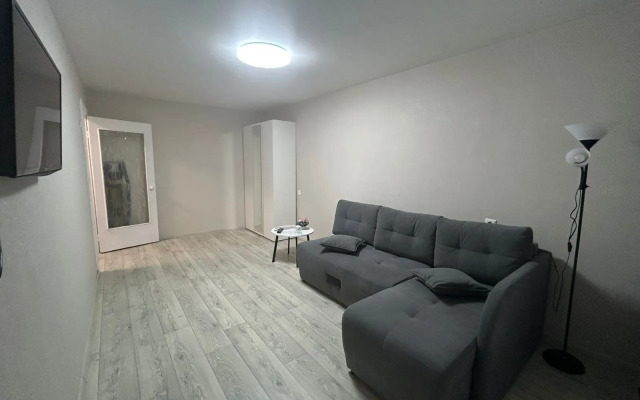 Na Ulitse Bogdanovicha 8 Flat