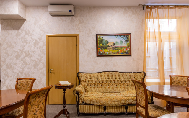 Nomera Na Ploschadi Vosstaniya Guest house