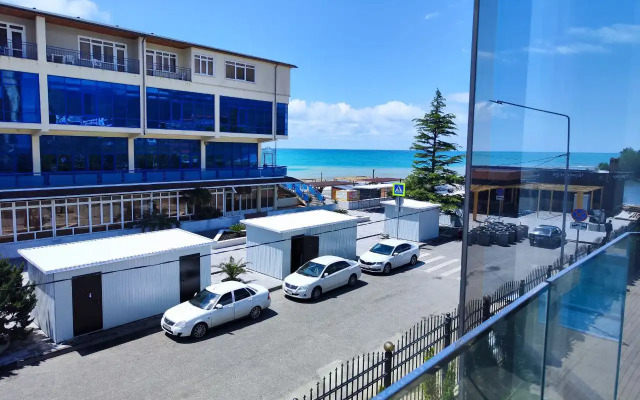 Sovremennye S Lodzhiey Apartments