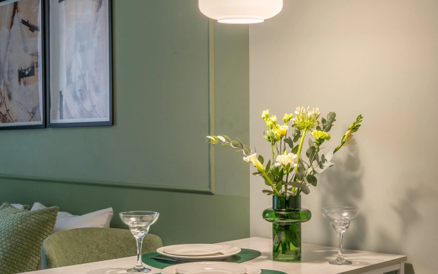 Студия у Метро Космонавтов