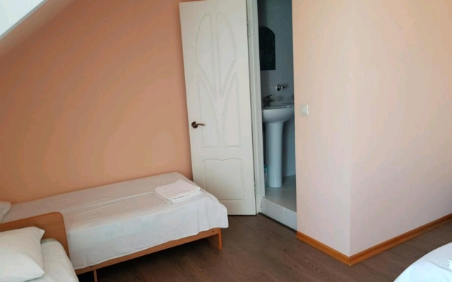 Larisa Guest House