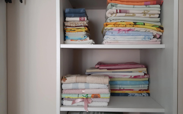 Uyutnaya kvartirka u ozera Flat