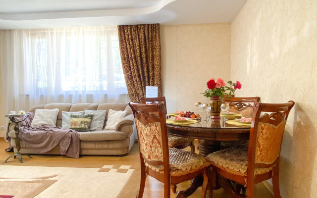 Admiralskaya V Tsentre Sevastopolya Flat