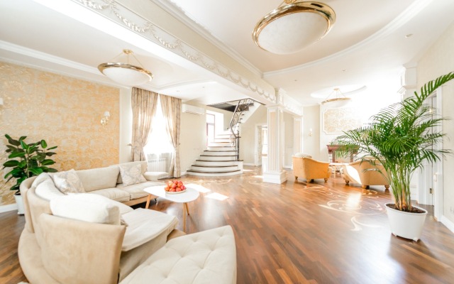 Versal'. Dvuhetazhnaya 6K na Kutuzovskom Flat