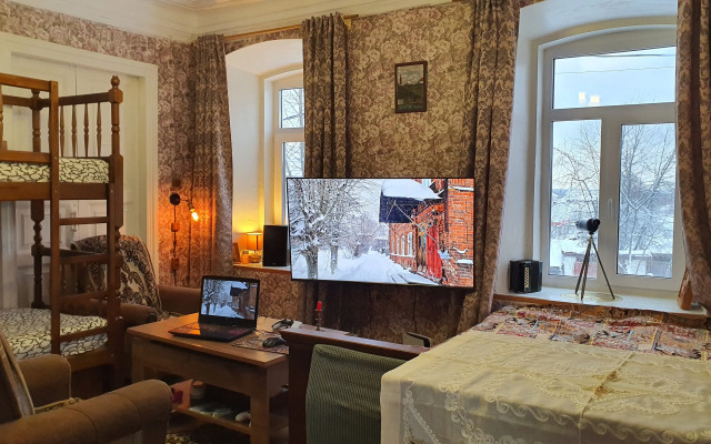 V starinnom osobnyake Revolyutsioner Ikonnikov Flat